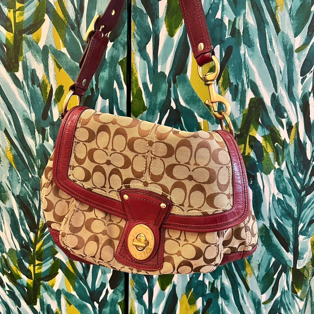 Over sholder coach purse, with inside pockets .Also flap with gold buckle